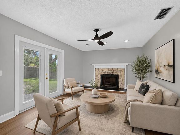 3rd image of 615 Pine Forest Dr