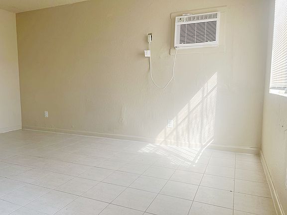 4th image of 1288 N Acacia Ave #1