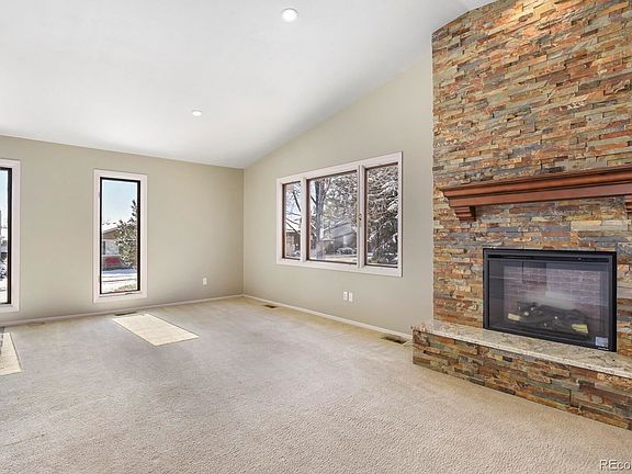 3rd image of 24 Scott Dr