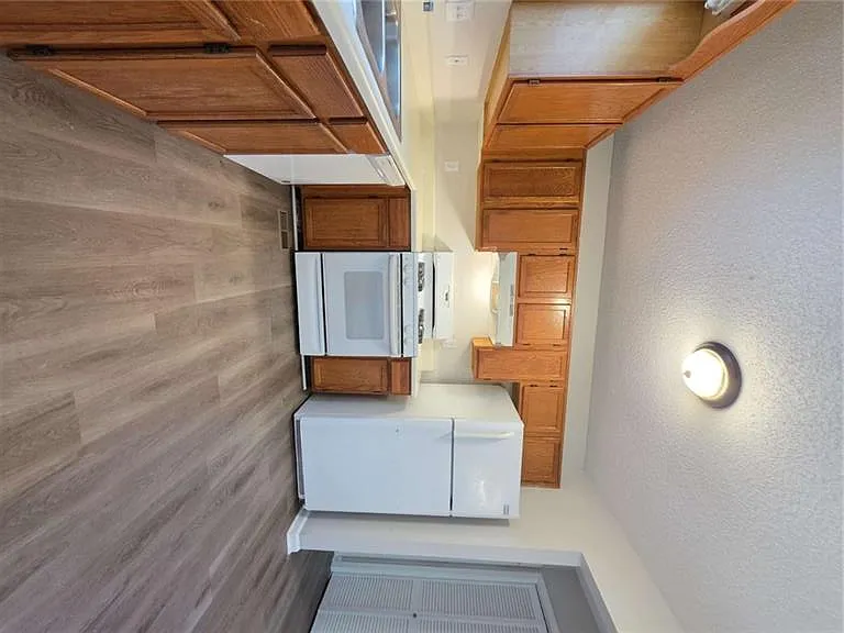 232 Hampton Dr — Photo 11