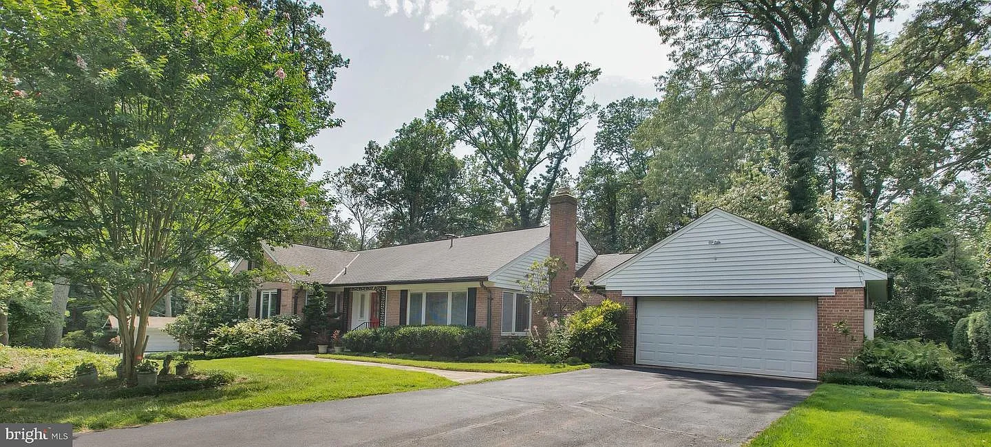 9106 McDonald Dr photo 1