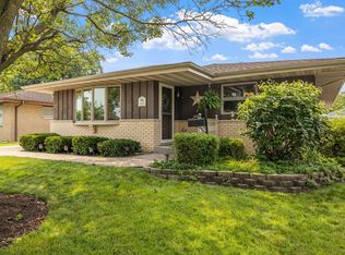 1615 N Center St, Crest Hill, IL 60403