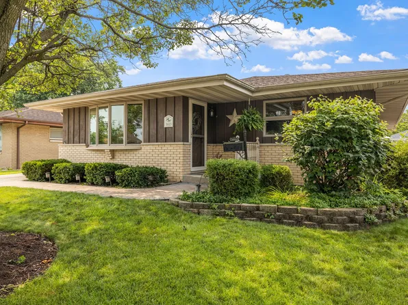 1615 N Center St, Crest Hill, IL 60403