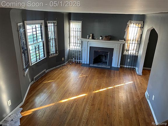 2nd image of 10731 Roxbury St