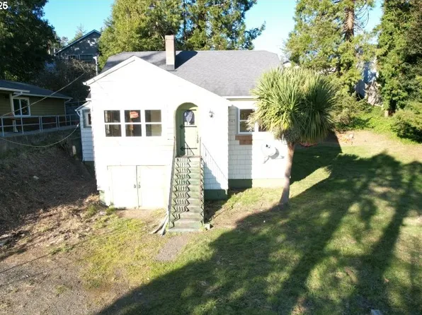 1217 W Marine Dr, Astoria, OR 97103