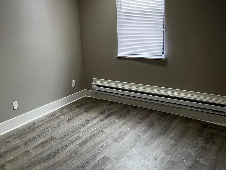 712 Main St — Photo 8