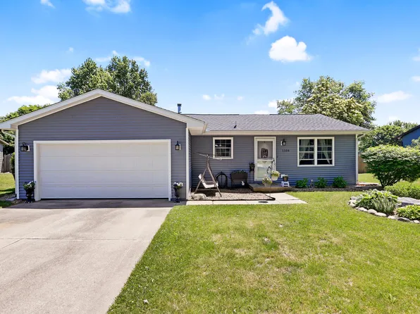 1106 Marietta Dr, Mahomet, IL 61853