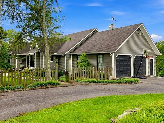 2nd image of 185 Adams Ln