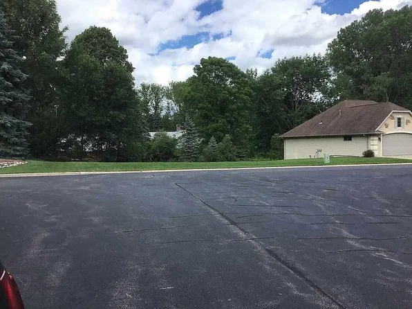 1330 N Lake Ct, Appleton, WI 54913