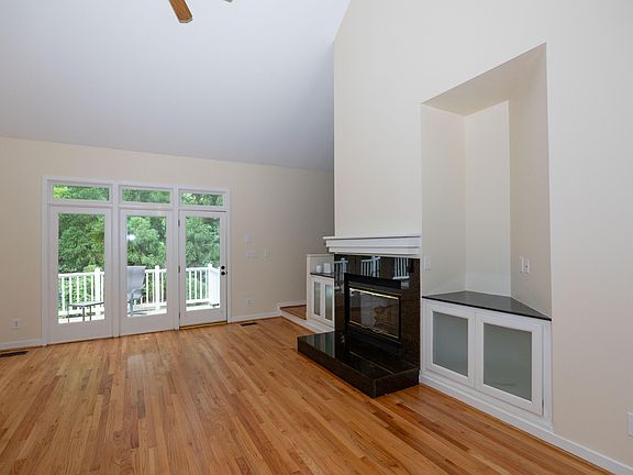 3rd image of 813 Vestavia Woods Dr