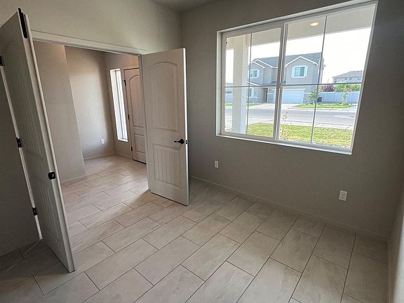 4th image of 2514 Briscoe Ave