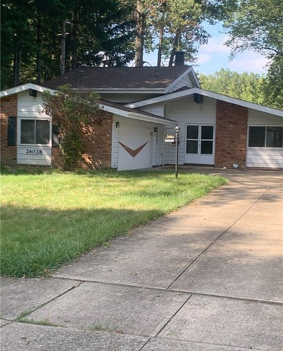 1st image of 24028 Fairlawn Dr