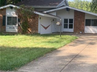 24028 Fairlawn Dr, North Olmsted, OH 44070