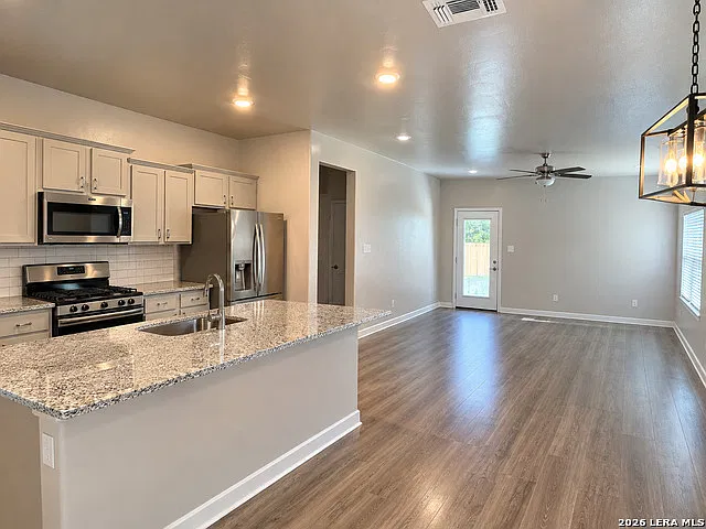 3 bed, 2.0 bath, 1340 sqft, $1,700 — Photo 3