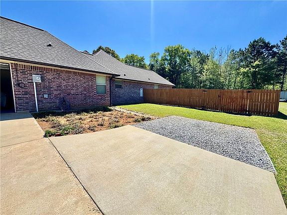 4th image of 102 Madalyn Dr