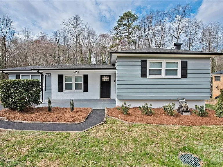 1404 Nottingham Rd — Photo 3