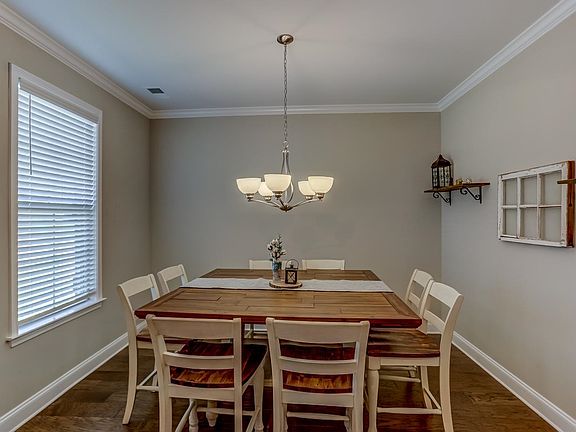 3rd image of 160 Cole Creek Ln