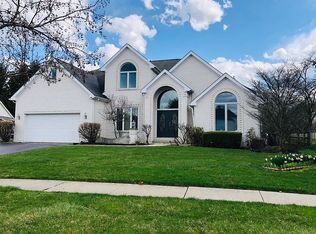 7529 Red Pines Dr, Sylvania, OH 43560