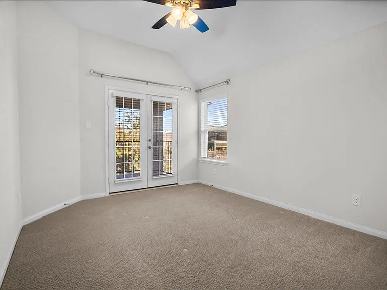 13814 Russell Ct — Photo 35