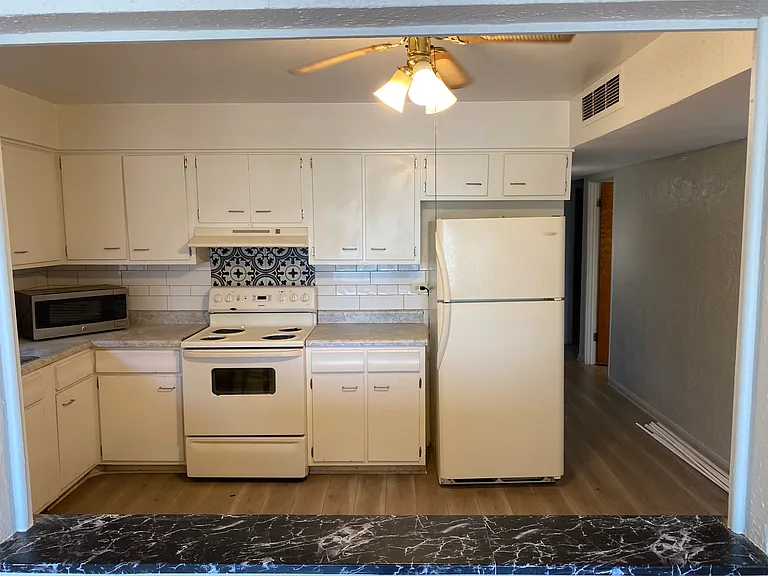 3015 W 87th St #2E — Photo 2