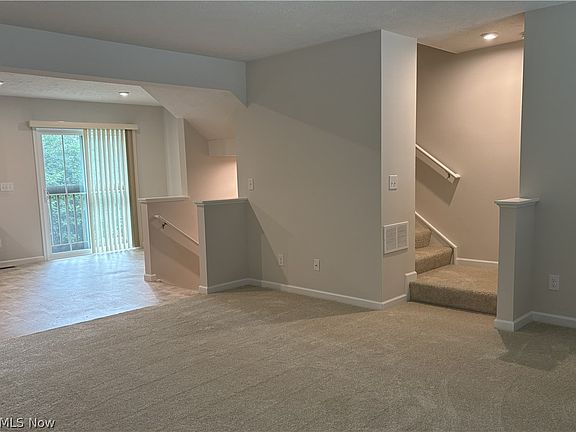 5th image of 210 Raintree Ln