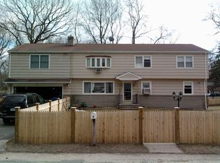 7 Garnet Pl, Trumbull, CT 06611