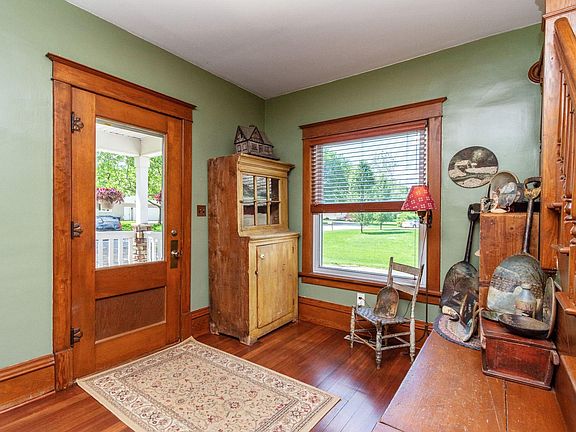 3rd image of 104 N Circle Dr