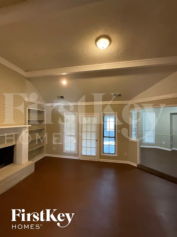 4 bed, 2.5 bath, 2044 sqft, $1,940 — Photo 3