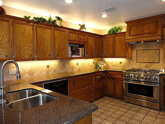 4th image of 4811 Baywood Dr