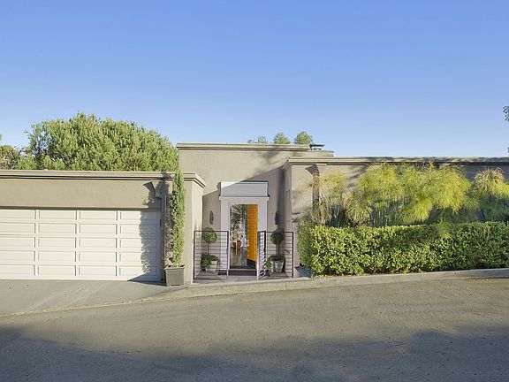 5th image of 9314 Lloydcrest Dr