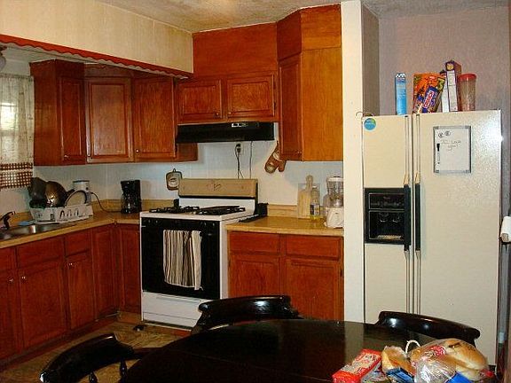 4th image of 741 W New Braunfels St