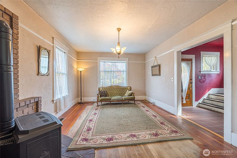 5th image of 220 W 11th Street