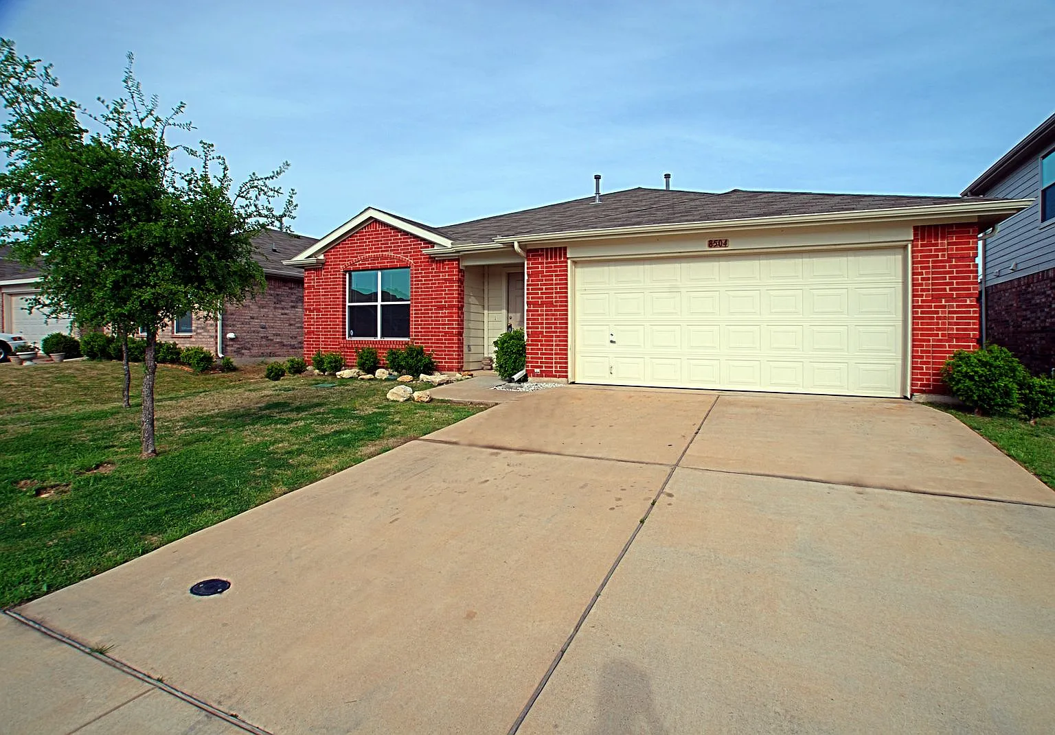 4 bed, 1876 sqft, $2,300 — Photo 1