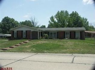 3780 Helkampf Dr, Florissant, MO 63033
