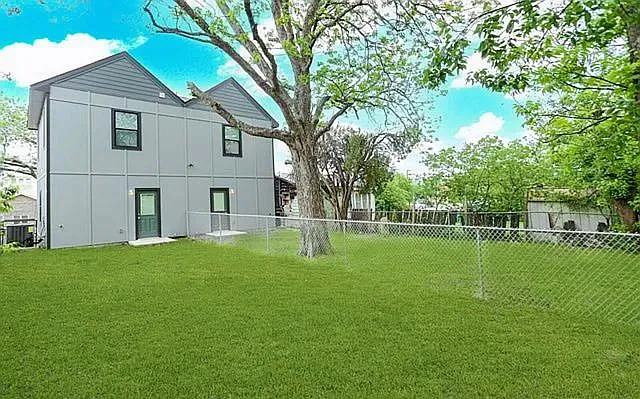 Building Photo - 707 Runnels Ave #101