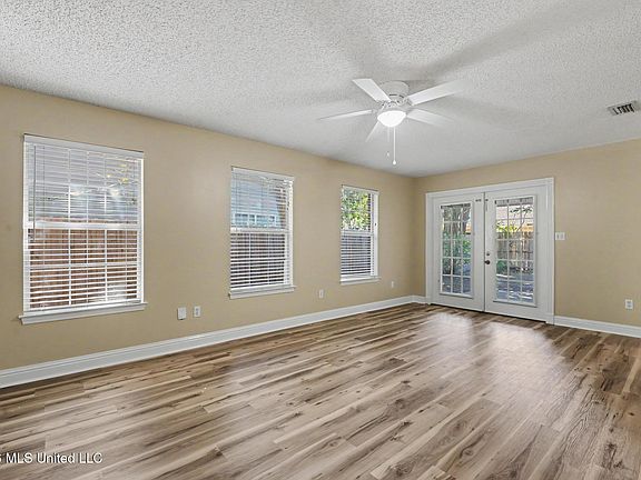 4th image of 1509 Porpoise St