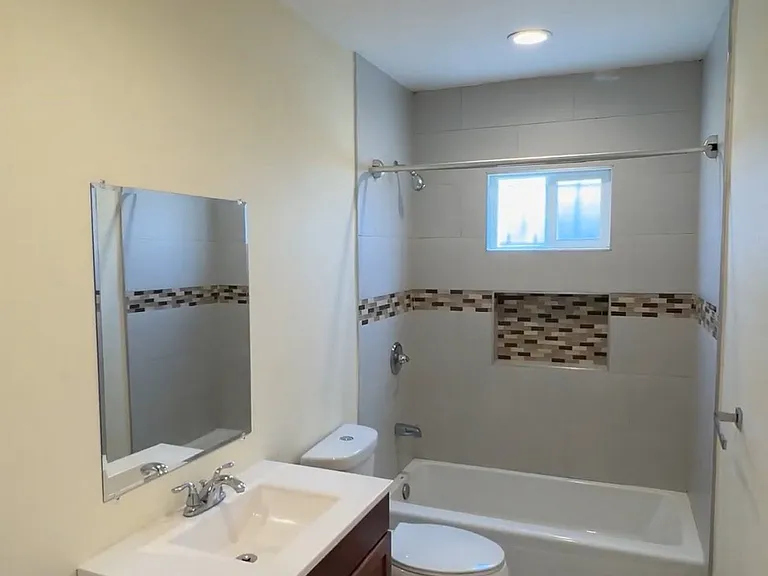 10910 S Figueroa St — Photo 4