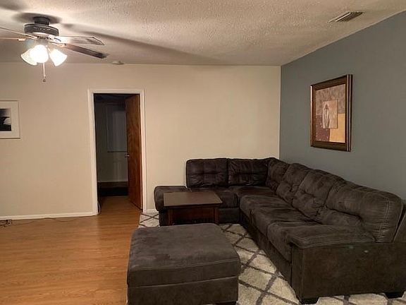 3rd image of 550 Poinsettia Dr