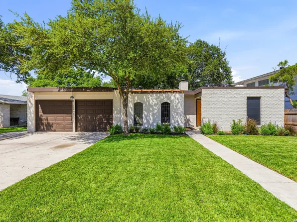 10806 LANDS RUN ST, San Antonio, TX 78230