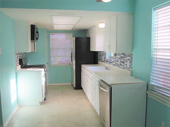 4th image of 4121 Glenrose Dr