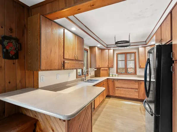 139 South Rd, Peru, MA 01235