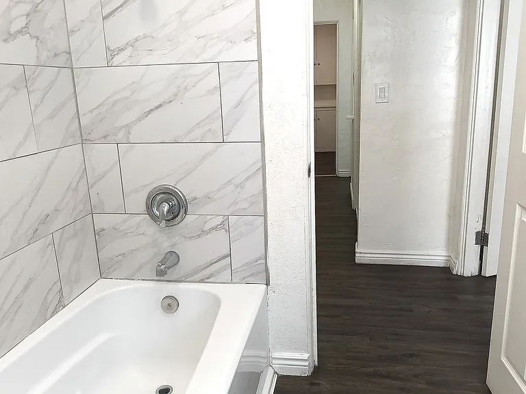 213 N 2nd Ave — Photo 1