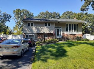 188 Tredwell Ave, Saint James, NY 11780