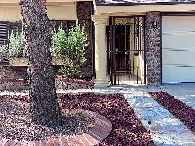 11578 Chaplin Ct — Photo 2