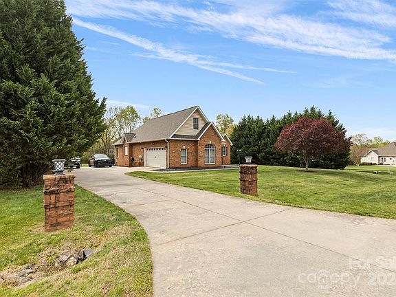 2nd image of 171 Donsdale Dr