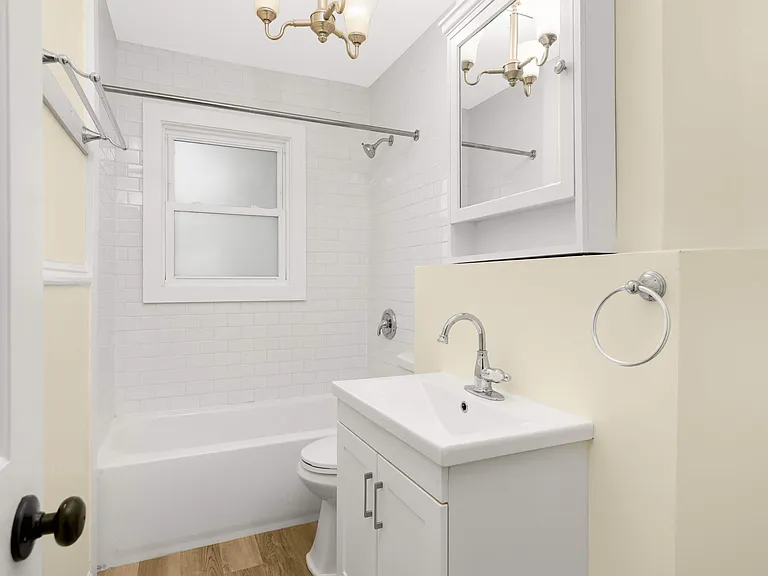 460 Beaumont St — Photo 3