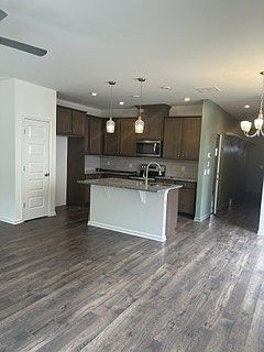 4th image of 150 Brighton Ln