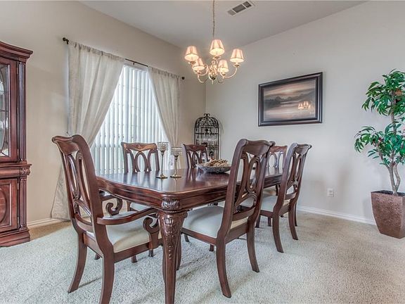 4th image of 1413 Meadowlakes Dr