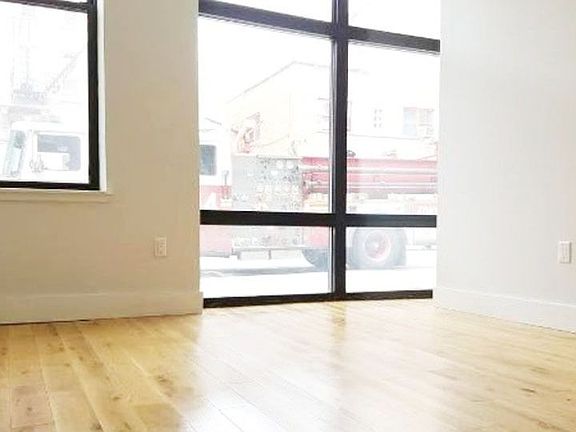 3rd image of 482 Hancock St #1F