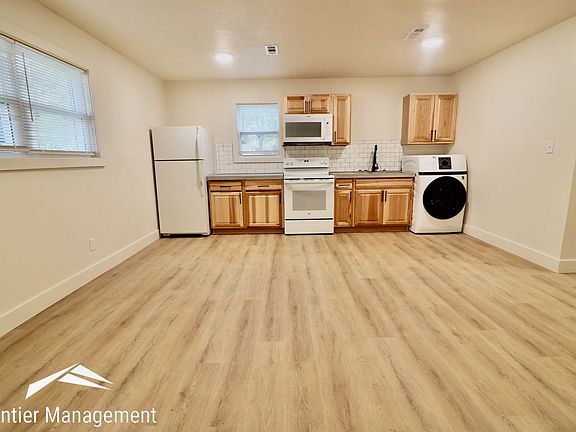 2nd image of 906 Osage St APT 1